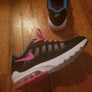 Women Nike sneakers size 8.5